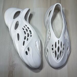 Adidas Yeezy Foam RNNR 'Sand' Size 10 Runner FY4567 Cream Clay